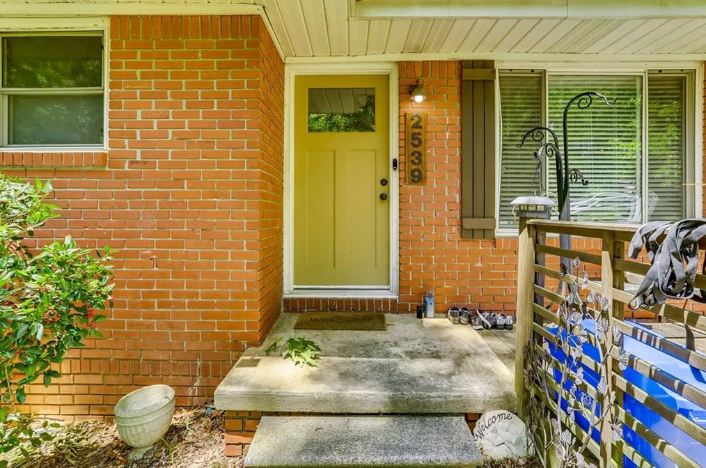 2539 Warwick Cir, Atlanta GA  30345-1631 exterior