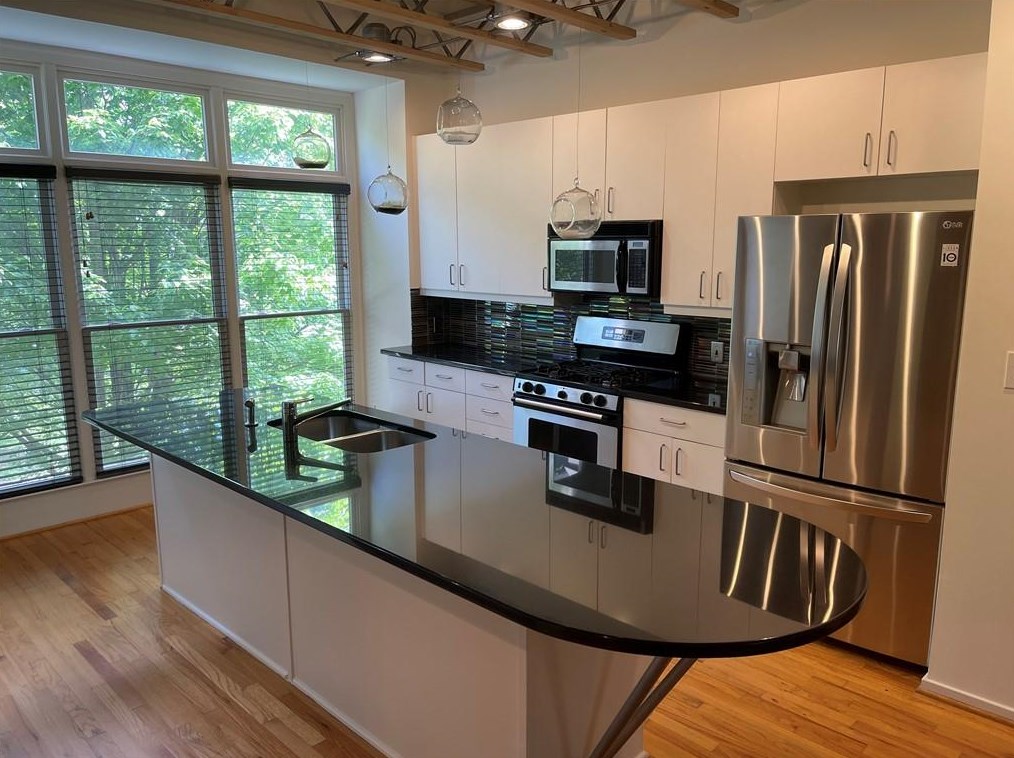 1325 Peachtree Vw, Atlanta GA  30319-3413 exterior