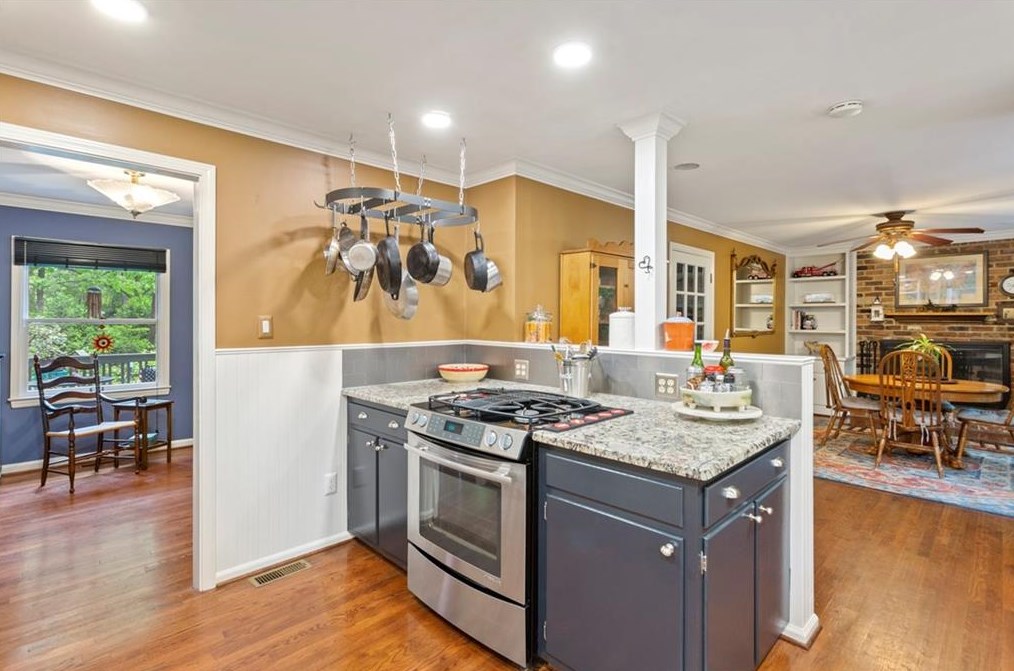 1175 Mclendon Dr, Decatur GA  30033-3918 exterior