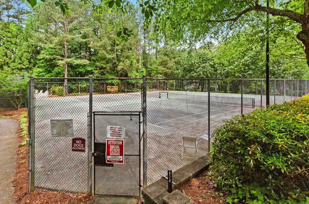 1523 Tuxworth Cir, Decatur GA  30033-5630 exterior