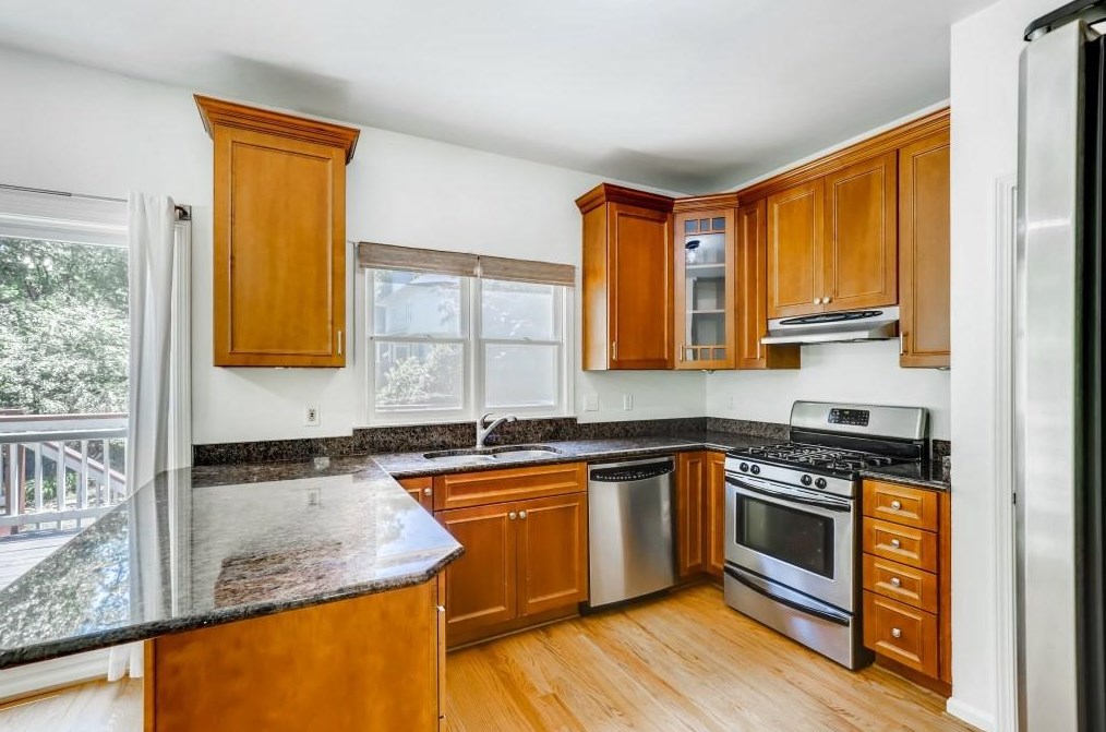 550 Candler St, Decatur GA 30030-4457 exterior