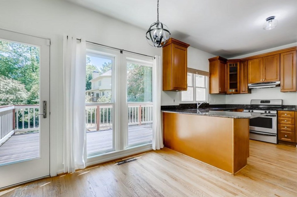 550 Candler St, Decatur GA 30030-4457 exterior