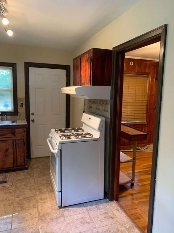 1882 Selwyn Dr, Decatur GA  30035-1956 exterior