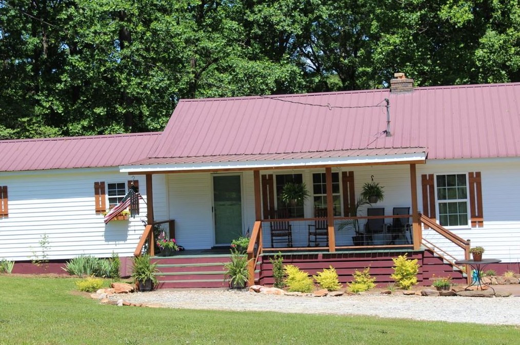 2695 Brays Lake Rd, Royston, GA 30662