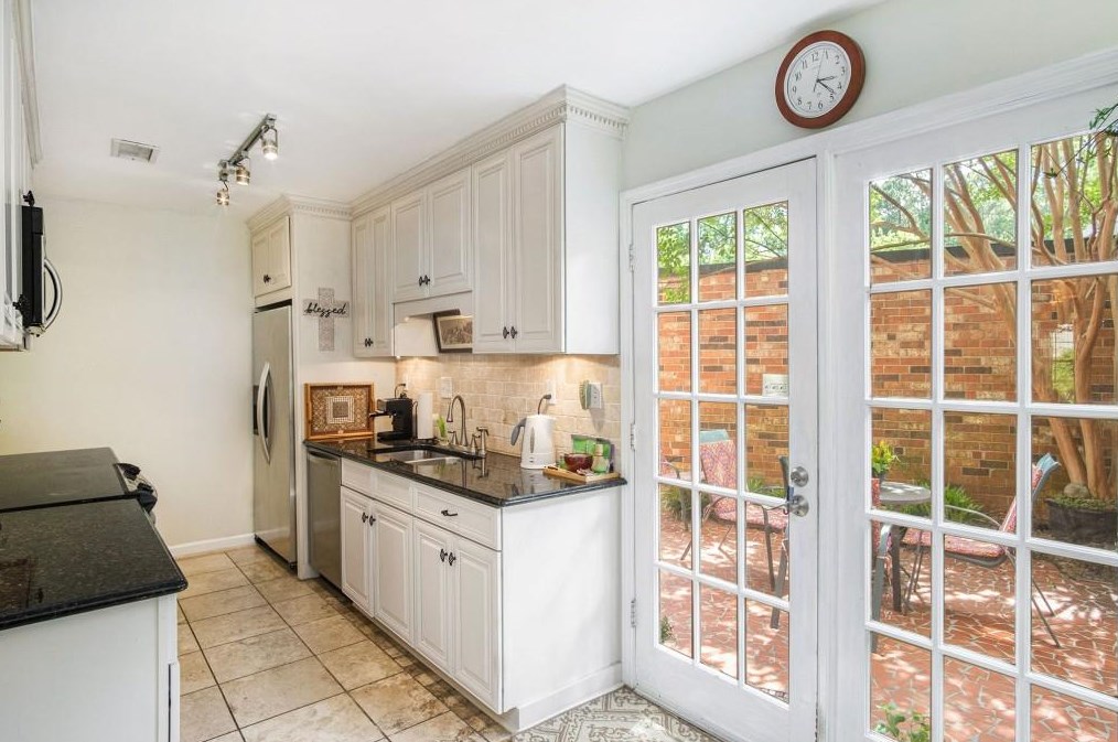 1482 Leafmore Pl, Decatur GA  30033-2023 exterior