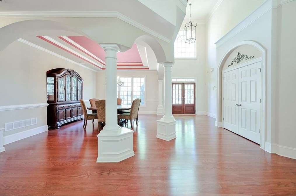 385 Wembley Cir, Atlanta GA  30328-6756 exterior