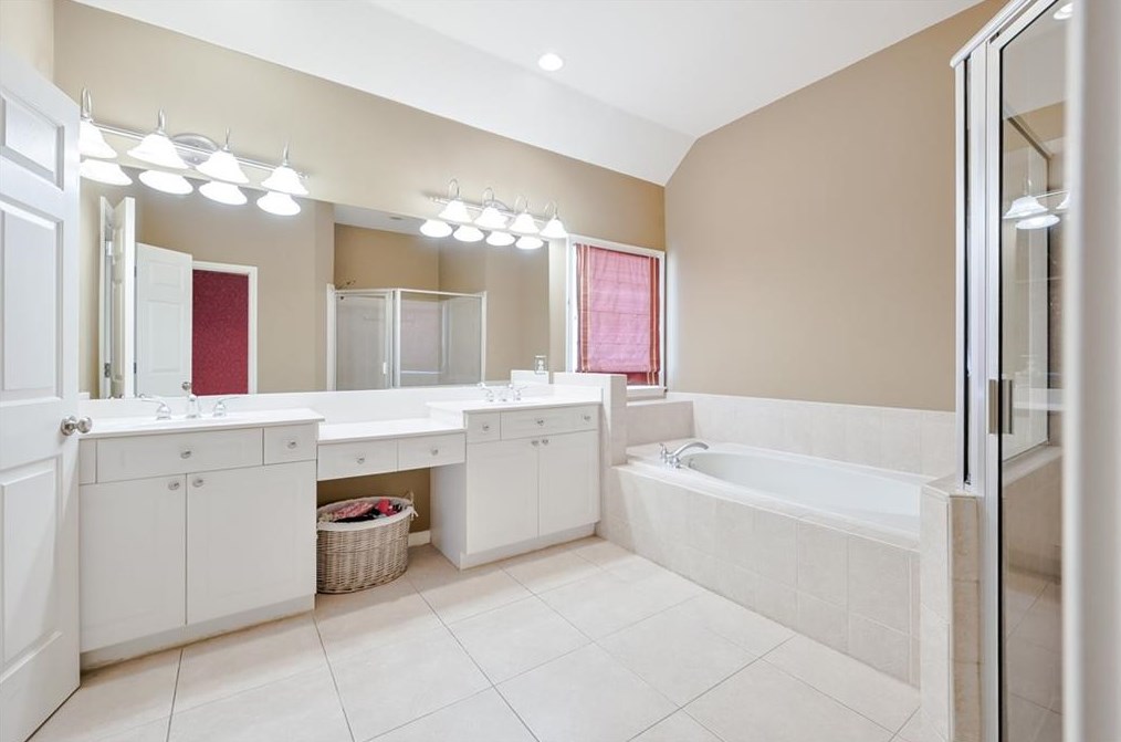 385 Wembley Cir, Atlanta GA  30328-6756 exterior