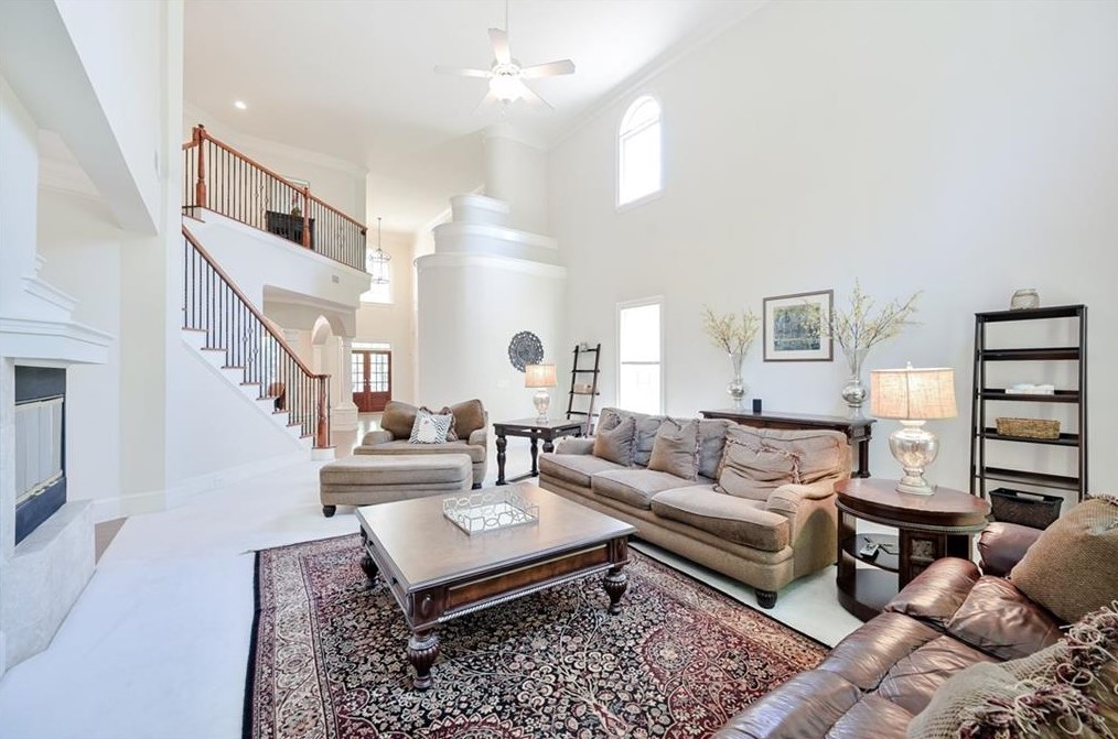 385 Wembley Cir, Atlanta GA  30328-6756 exterior