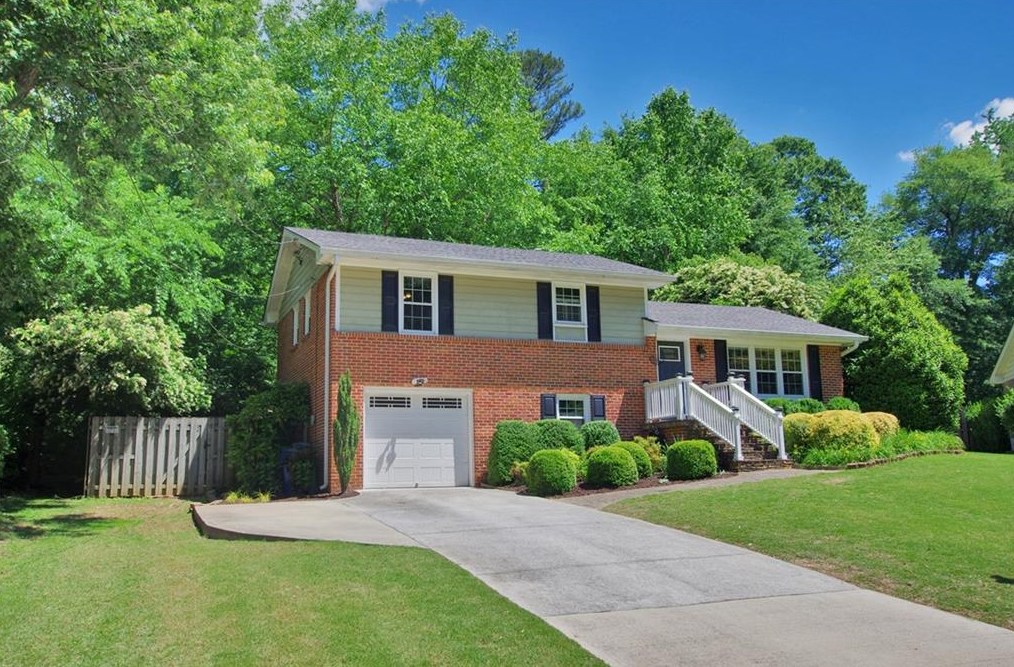 3006 Delcourt Dr, Decatur GA  30033-2407 exterior