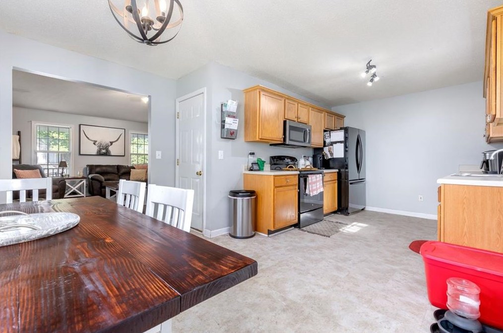 214 Roman Dr, Dallas GA  30157-8966 exterior