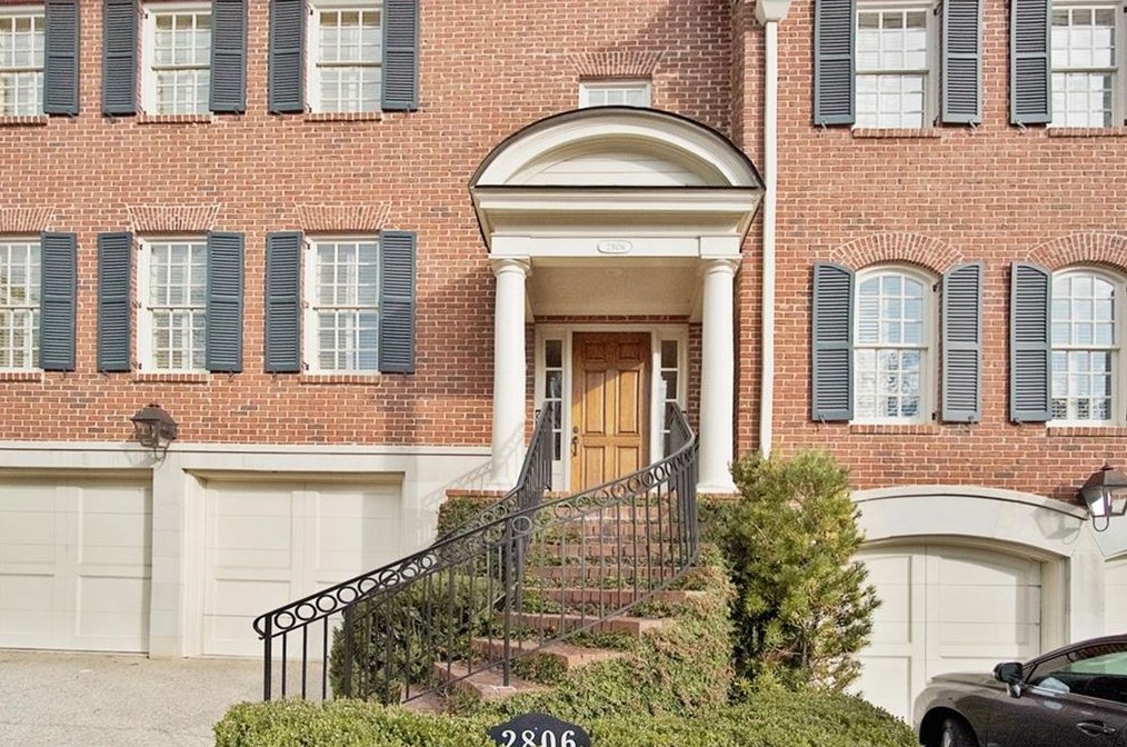 2806 Rumson Ct, Atlanta GA  30305-3240 exterior