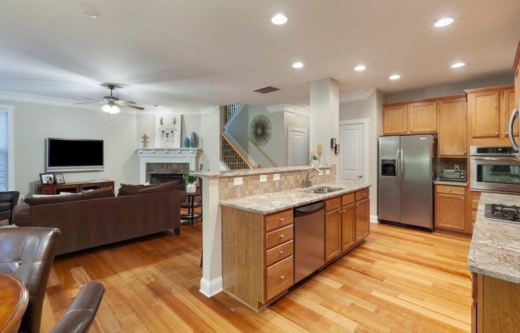 2035 Hatteras Way, Atlanta GA  30318-1084 exterior