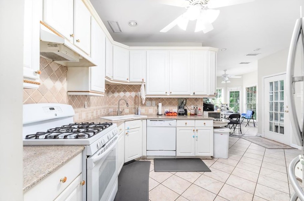 1142 Rosebrook Ct, Decatur GA  30033-3803 exterior