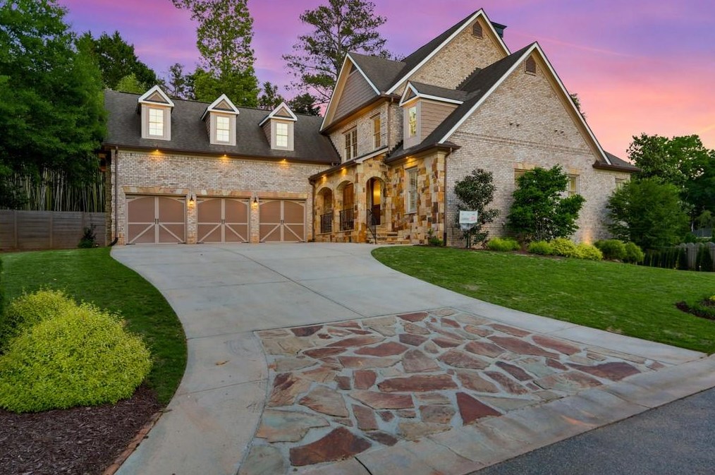 671 Windsor Pkwy, Atlanta GA  30342-2801 exterior