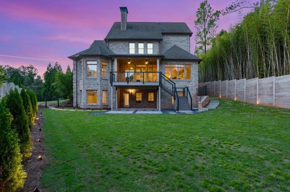 671 Windsor Pkwy, Atlanta GA  30342-2801 exterior
