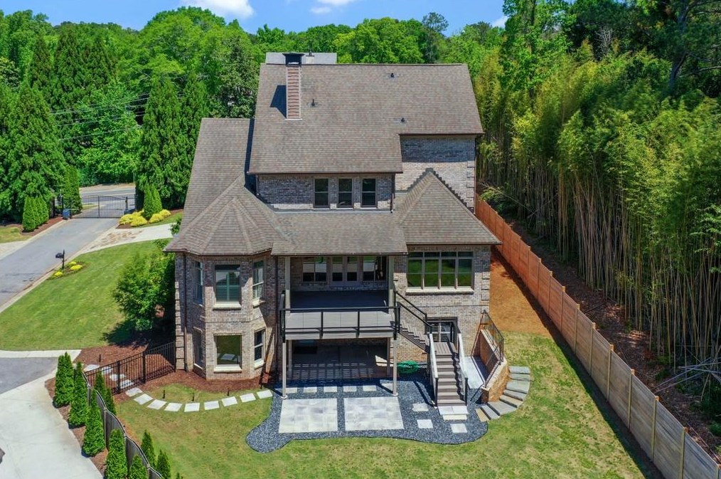 671 Windsor Pkwy, Atlanta GA  30342-2801 exterior