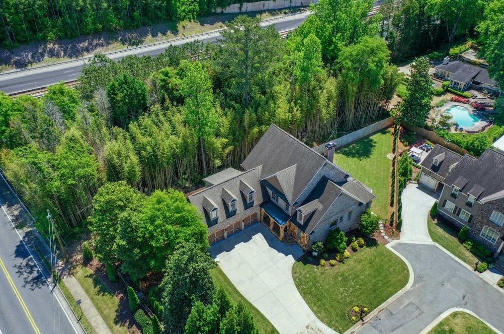 671 Windsor Pkwy, Atlanta GA  30342-2801 exterior