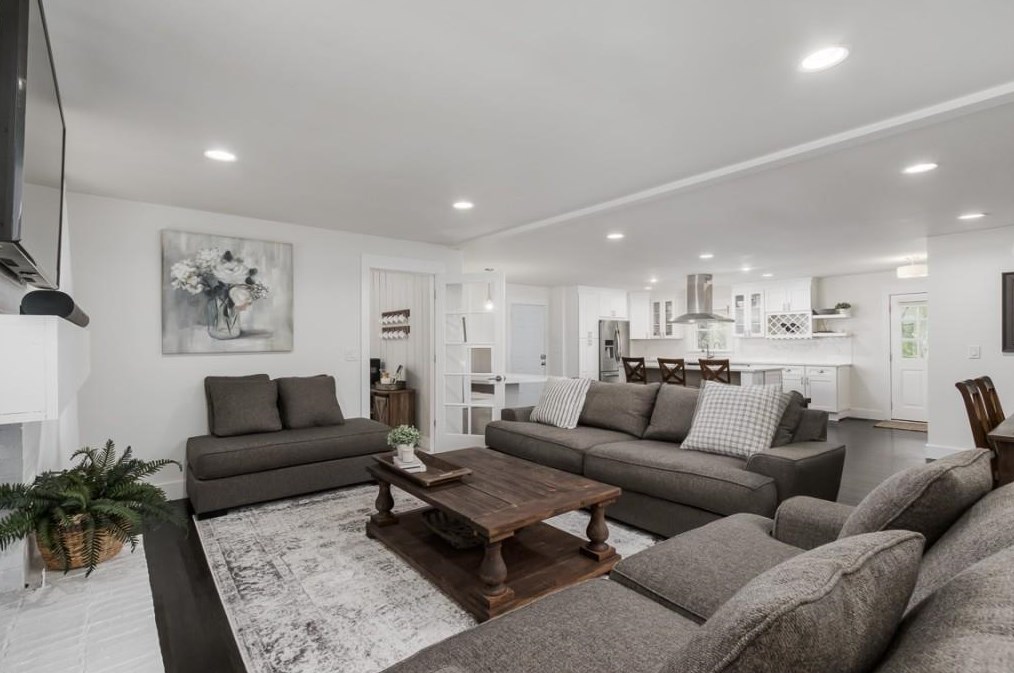 1847 Ravenwood Way, Atlanta GA  30329-2722 exterior