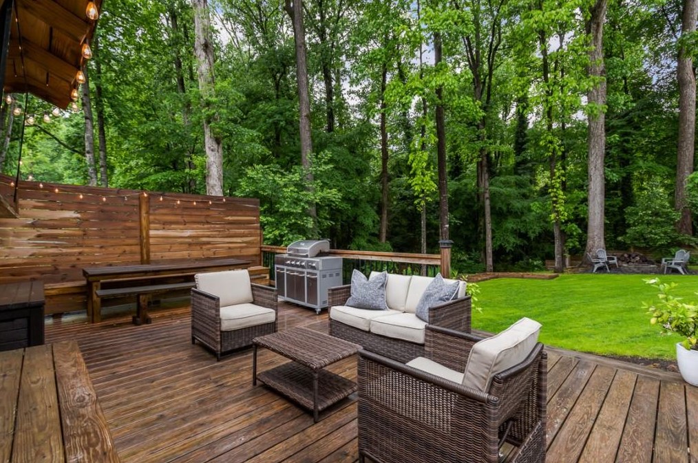 1847 Ravenwood Way, Atlanta GA  30329-2722 exterior