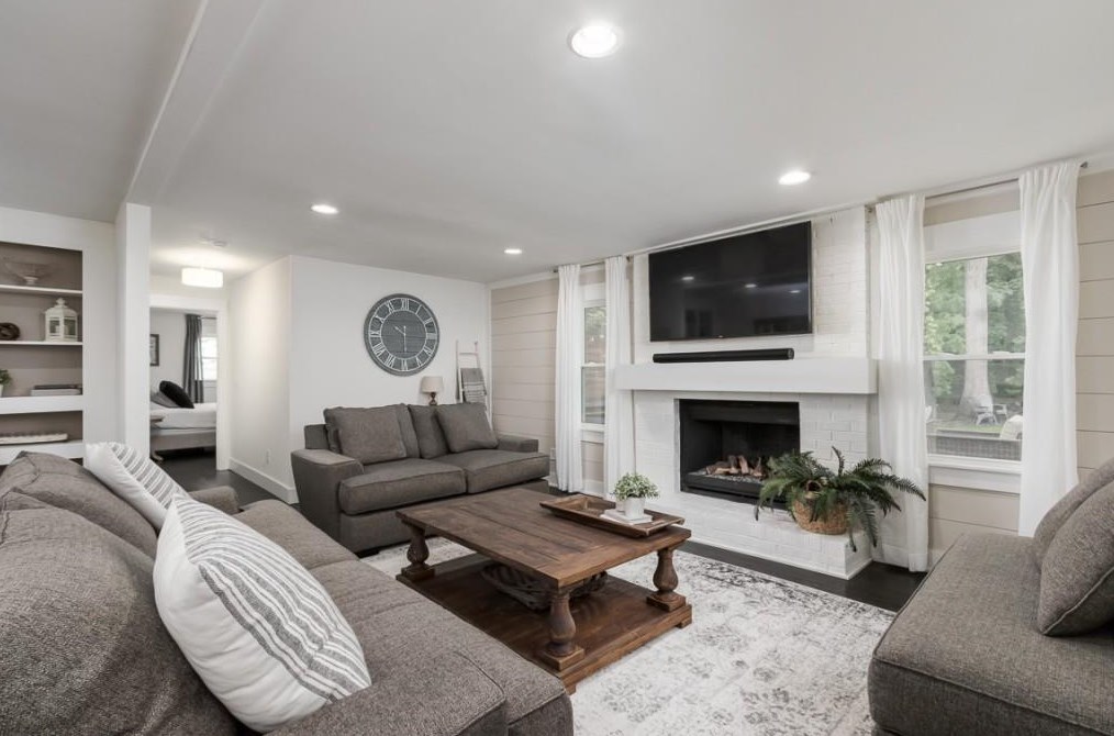 1847 Ravenwood Way, Atlanta GA  30329-2722 exterior