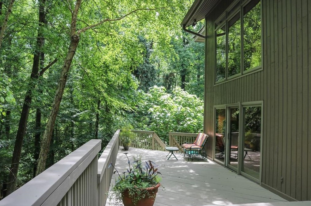 27 Wesley Rdg, Atlanta GA  30327-2042 exterior