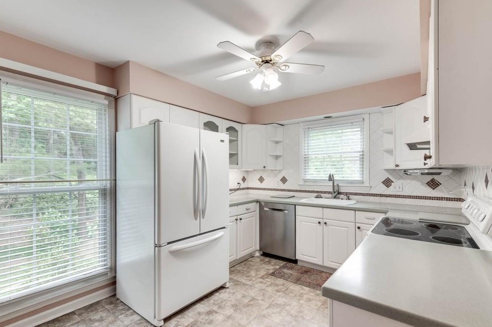 1100 Moorestown Cir, Decatur GA  30033-2733 exterior