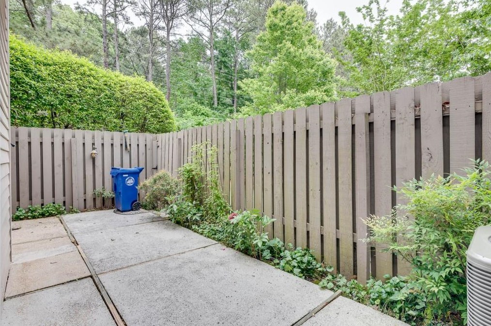 1100 Moorestown Cir, Decatur GA  30033-2733 exterior