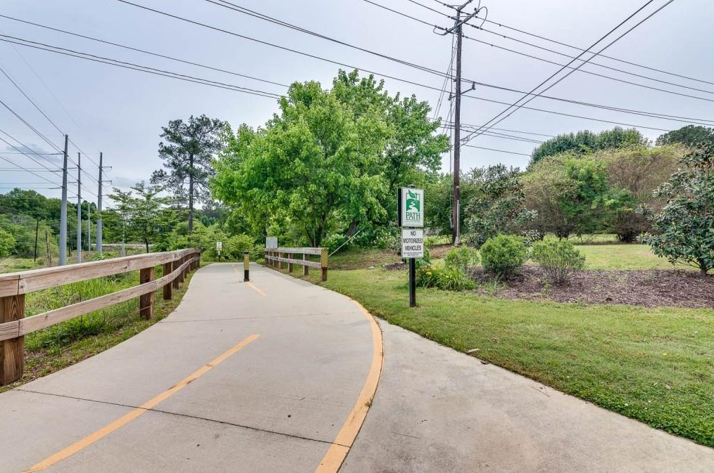 1100 Moorestown Cir, Decatur GA  30033-2733 exterior