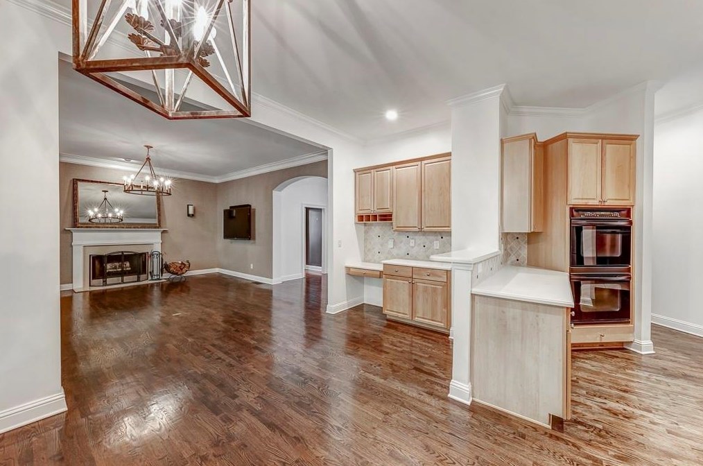 3176 Windsor Lake Dr, Atlanta GA  30319-2372 exterior