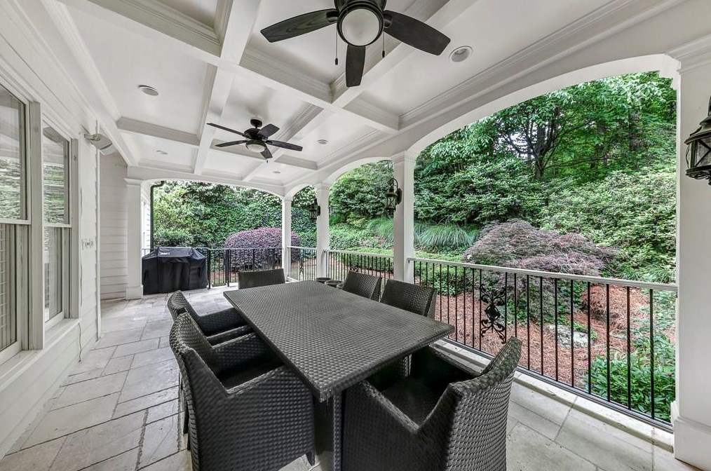 3176 Windsor Lake Dr, Atlanta GA  30319-2372 exterior