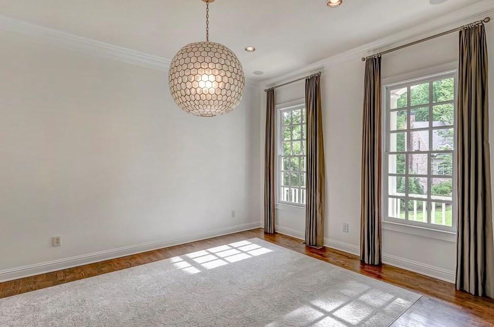 3176 Windsor Lake Dr, Atlanta GA  30319-2372 exterior