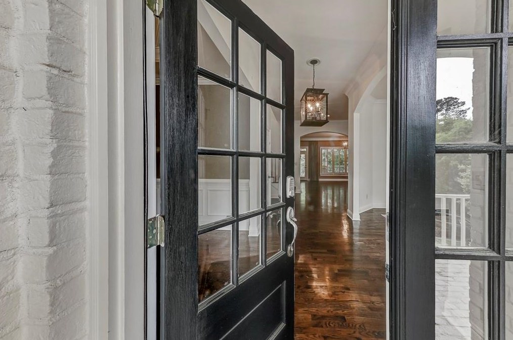 3176 Windsor Lake Dr, Atlanta GA  30319-2372 exterior