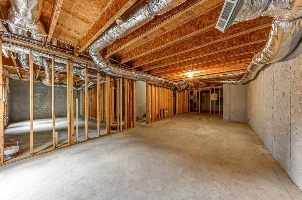 3176 Windsor Lake Dr, Atlanta GA  30319-2372 exterior