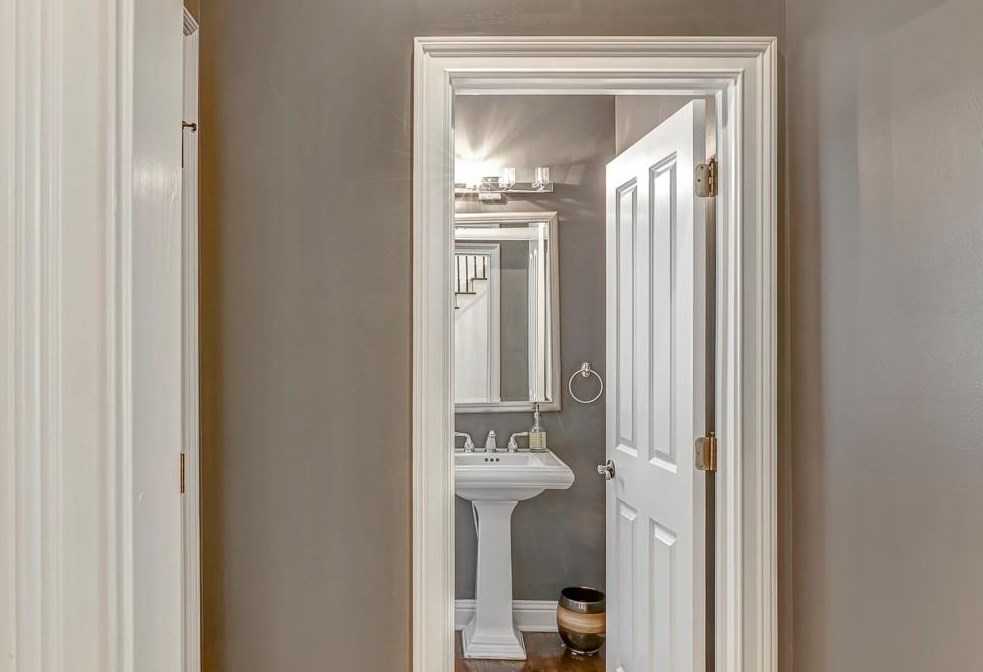 3176 Windsor Lake Dr, Atlanta GA  30319-2372 exterior