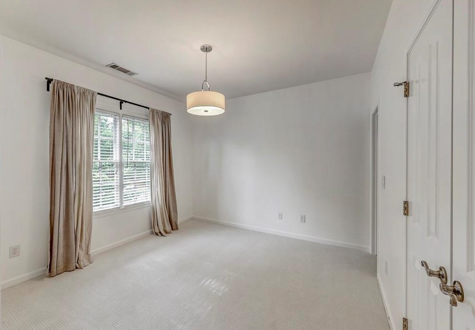 3176 Windsor Lake Dr, Atlanta GA  30319-2372 exterior