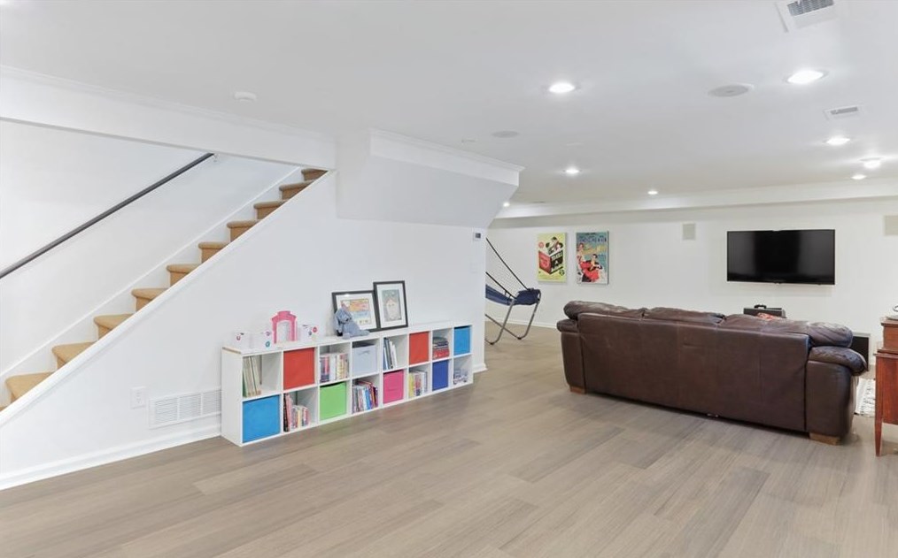 6278 Mtn Brk Way, Atlanta GA  30328-3611 exterior