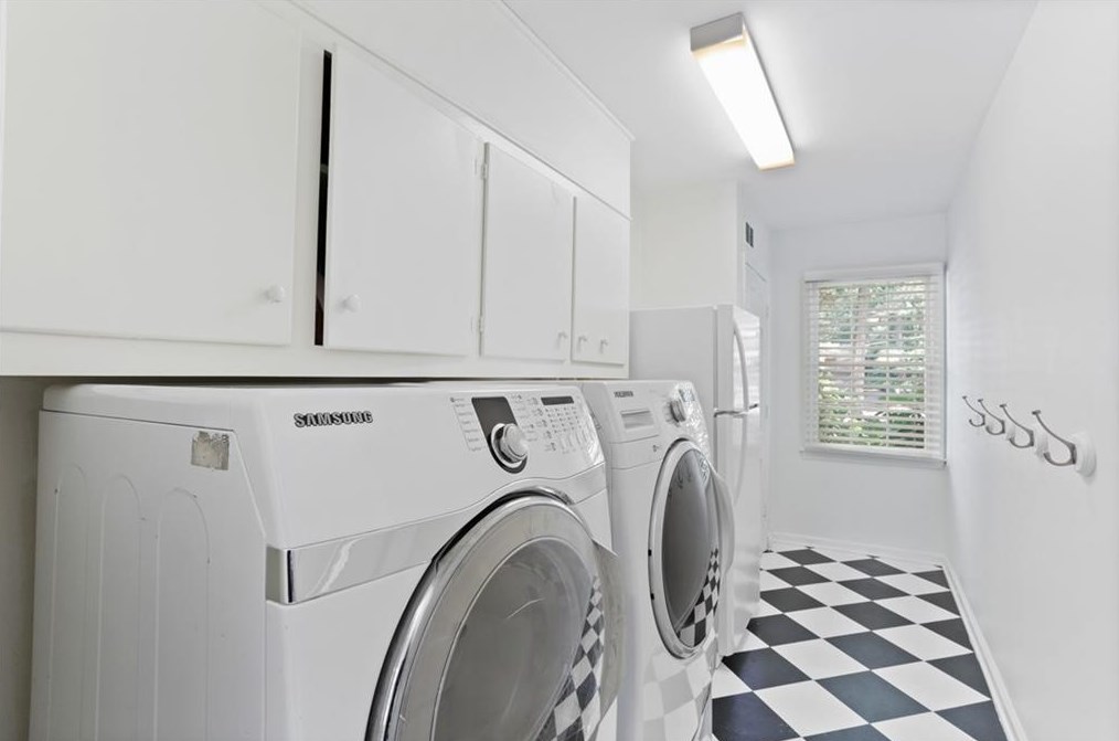 6278 Mtn Brk Way, Atlanta GA  30328-3611 exterior