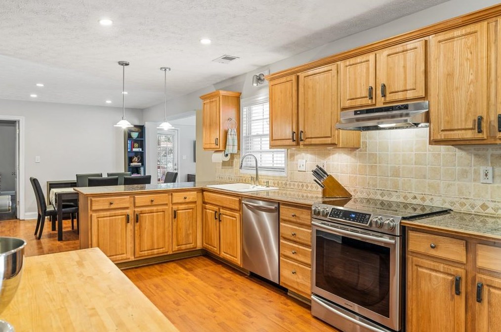 2236 Desmond Dr, Decatur GA  30033-4742 exterior