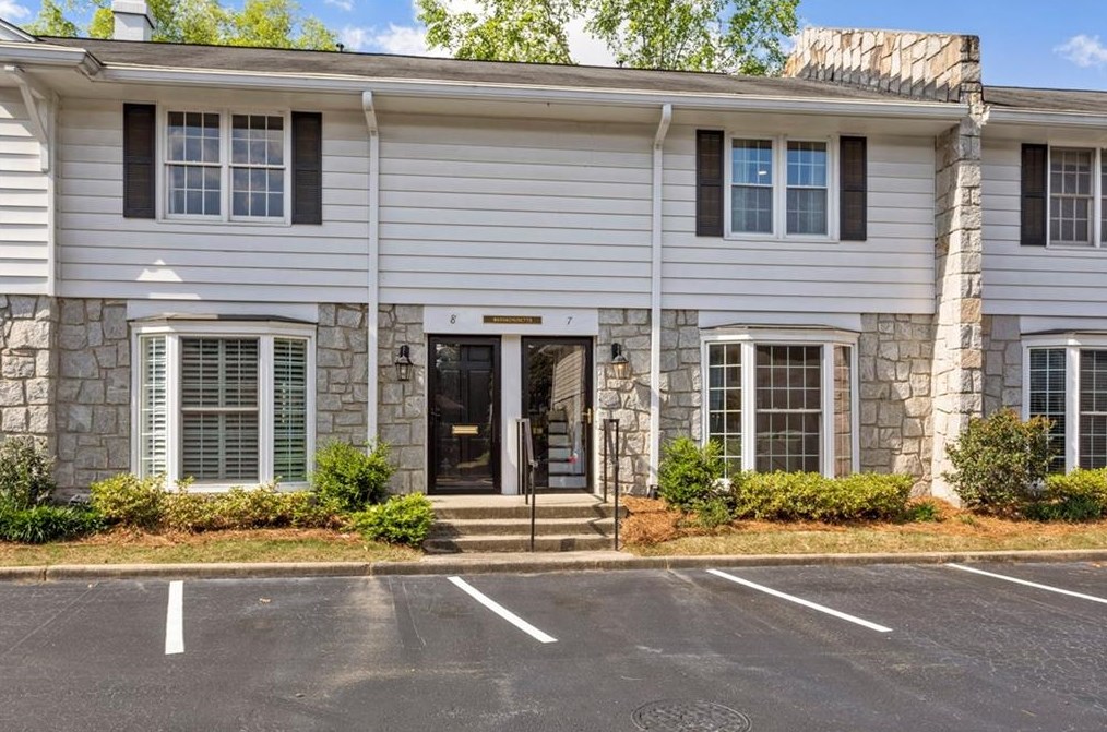 136 Peachtree Memorial Dr, Atlanta GA  30309-1008 exterior