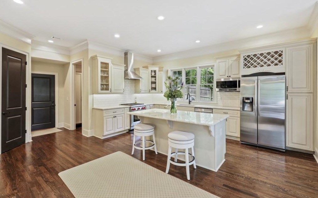 4805 Northway Dr, Atlanta GA  30342-2425 exterior