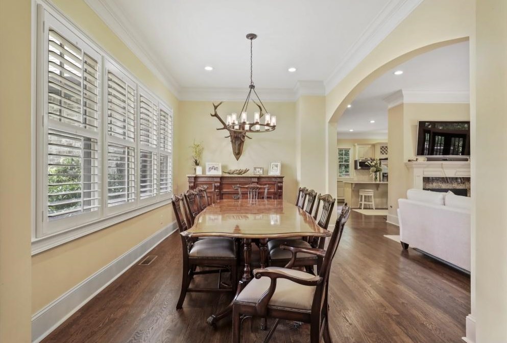 4805 Northway Dr, Atlanta GA  30342-2425 exterior