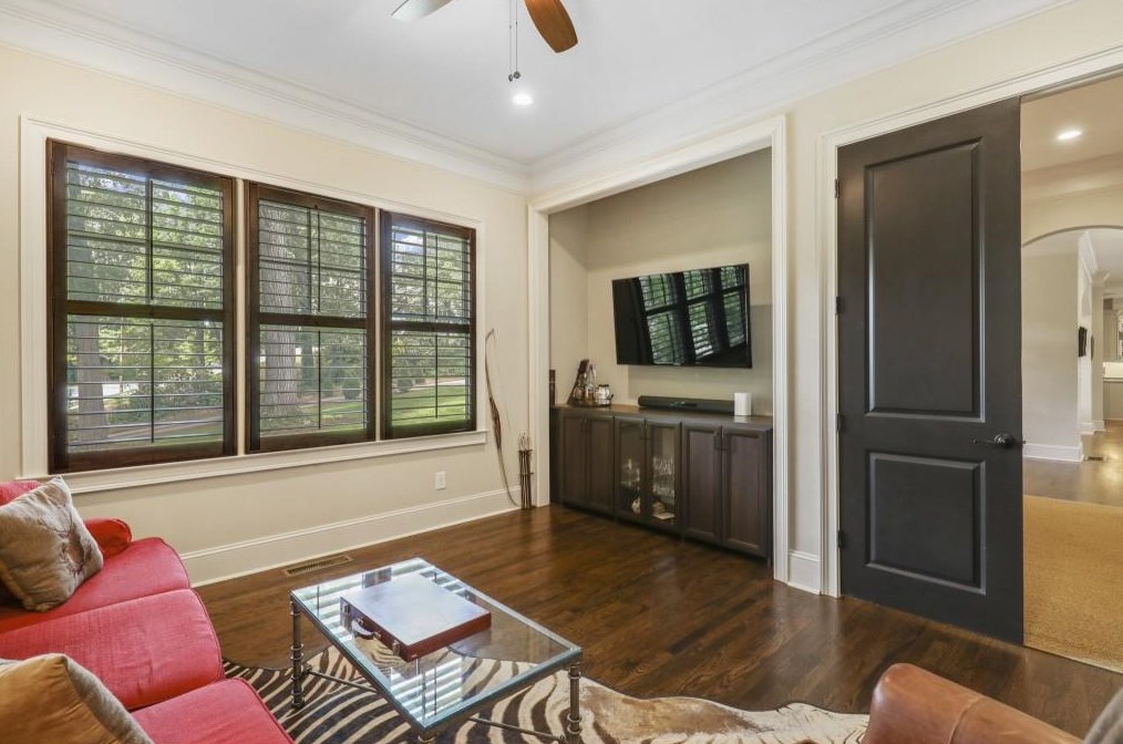 4805 Northway Dr, Atlanta GA  30342-2425 exterior