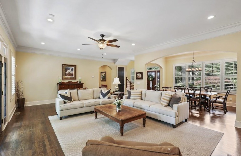 4805 Northway Dr, Atlanta GA  30342-2425 exterior