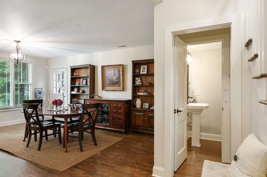 232 Mount Vernon Dr, Decatur GA  30030-1607 exterior