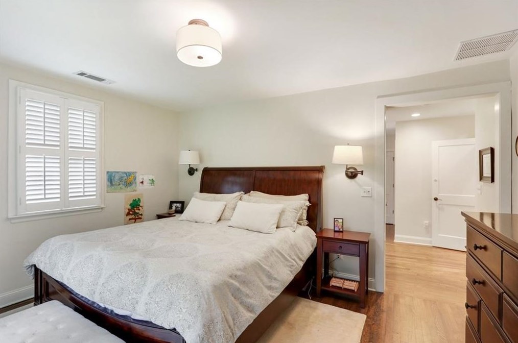 232 Mount Vernon Dr, Decatur GA  30030-1607 exterior