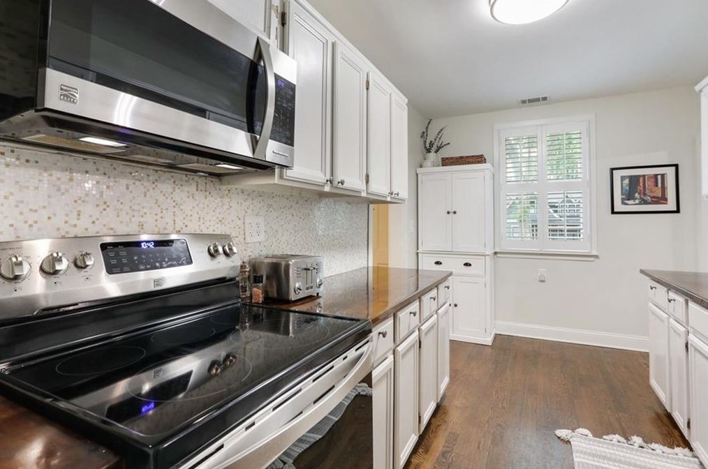 232 Mount Vernon Dr, Decatur GA  30030-1607 exterior