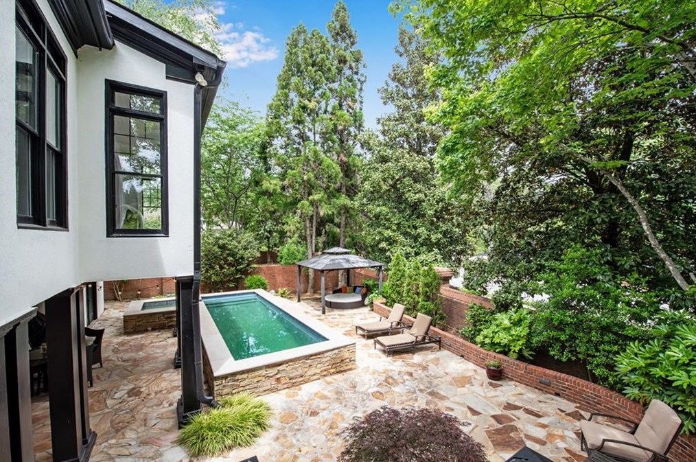 220 Windsor Gate Cv, Atlanta GA  30342-2864 exterior