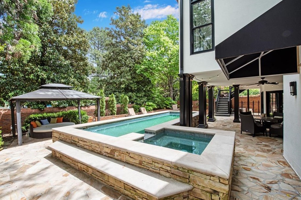 220 Windsor Gate Cv, Atlanta GA  30342-2864 exterior
