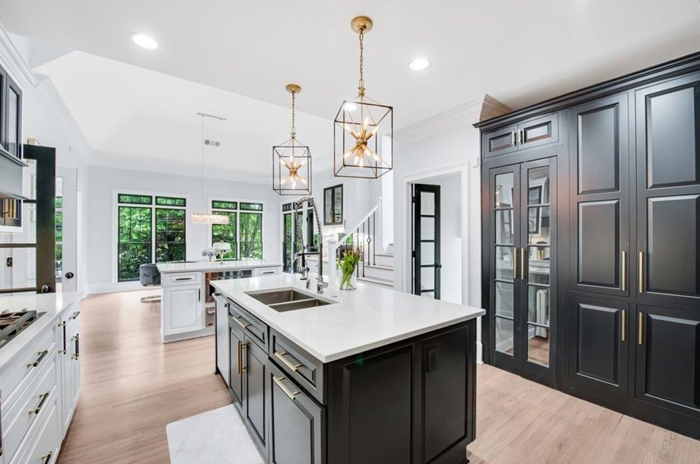 220 Windsor Gate Cv, Atlanta GA  30342-2864 exterior