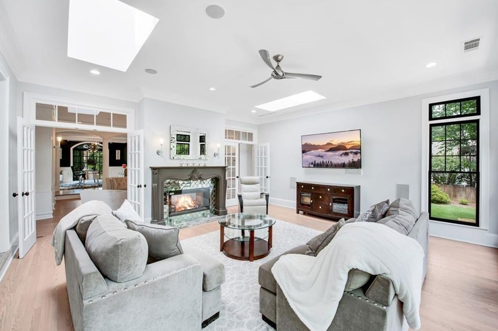 220 Windsor Gate Cv, Atlanta GA  30342-2864 exterior